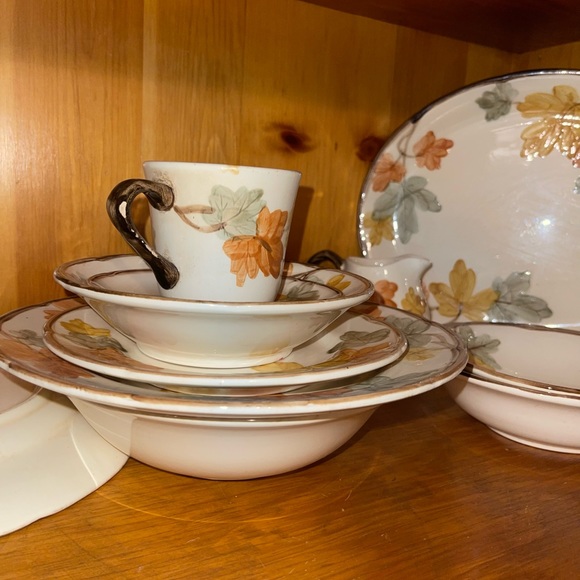 Franciscan October for 4 total of 20 dishes - Picture 9 of 12